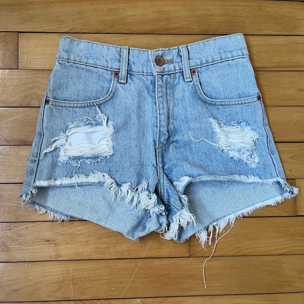 Brandy Melville Light Wash Distressed Denim Cutoff Shorts High Rise Size 26